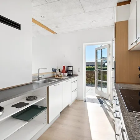 Aderice - 300m From The Sea By Interhome